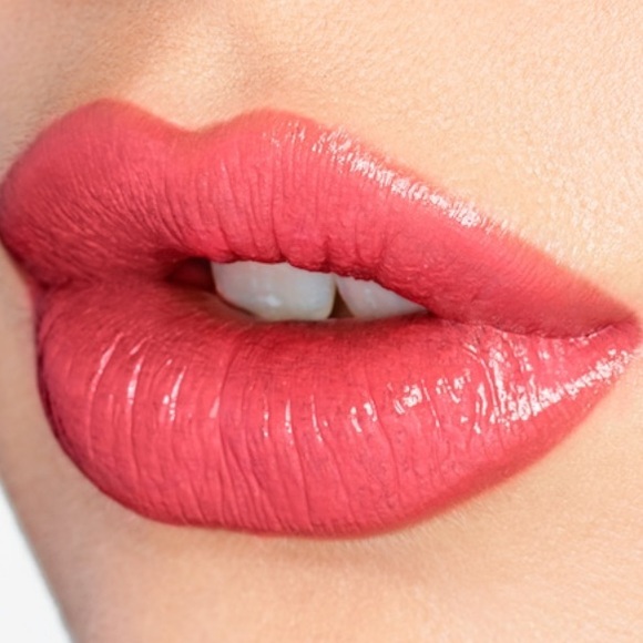 CHARLOTTE TILBURY K.I.S.S.I.N.G Lipstick - Picture 2 of 3